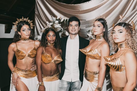 Avec les danseuses, le soir du lancement