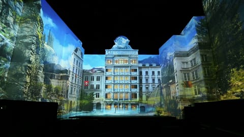 La façade Patek Philippe, recréée en lumière