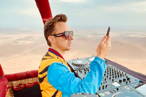 Martin Solveig aux platines, au-dessus d’Agafay